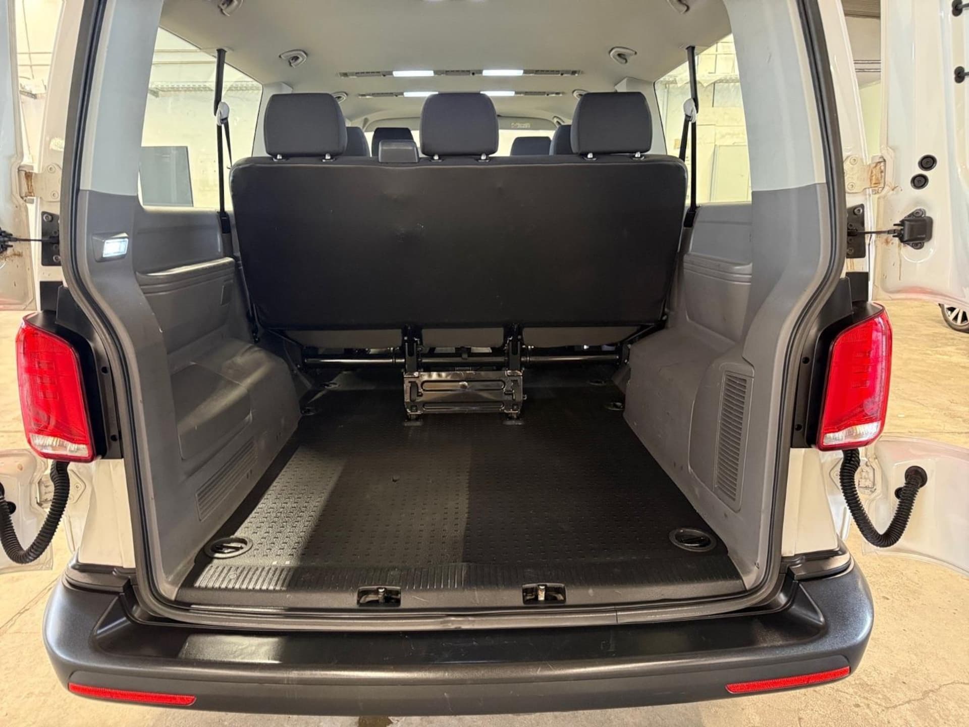 Volkswagen T6.1 Caravelle langer Radstand Trendline