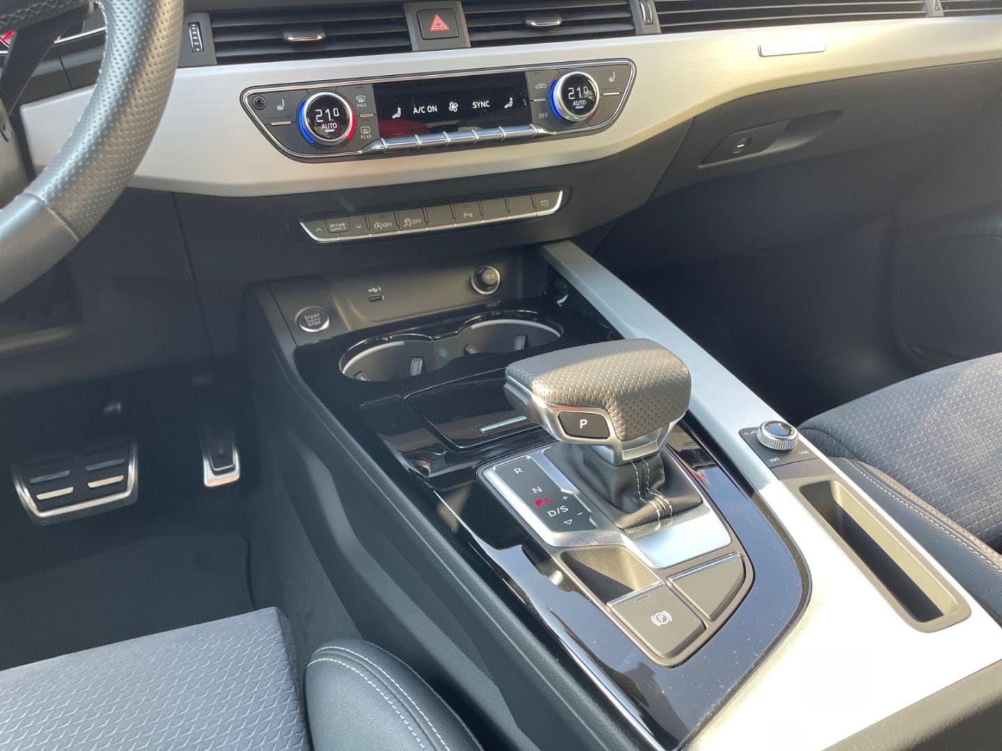 Bild über Audi A4 Avant advanced 40 TDI quattro S tronic - für weitere Informationen kontaktieren Sie den Audi Partner