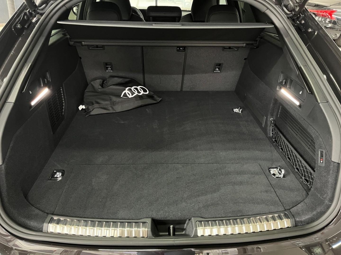 Bild über Audi A6 Avant e-hybrid edition one e-hybrid quattro 220 kW S tronic - für weitere Informationen kontaktieren Sie den Audi Partner