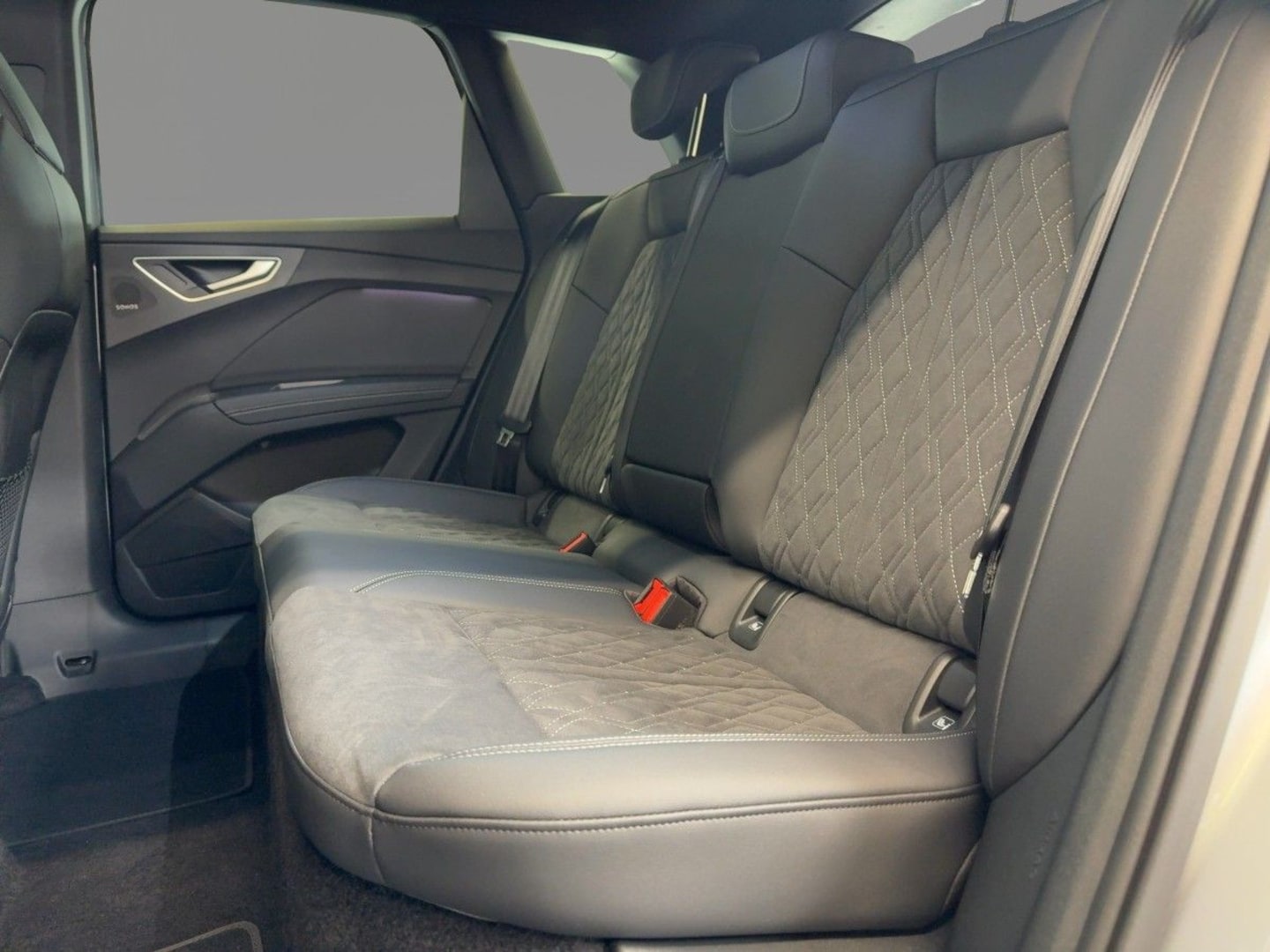 Bild über Audi Q4 e-tron 45 e-tron quattro - für weitere Informationen kontaktieren Sie den Audi Partner