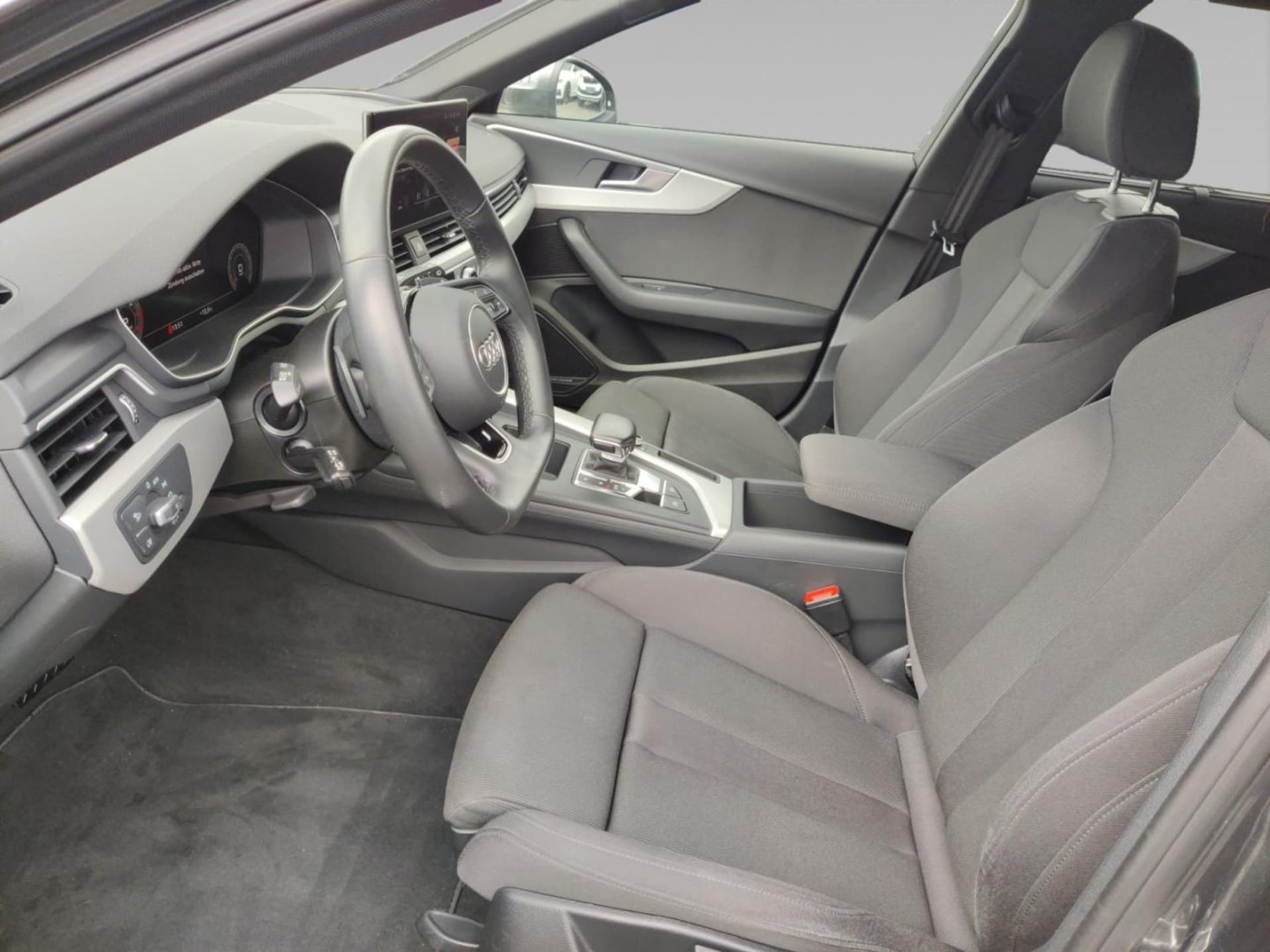 Audi A4 Avant S line