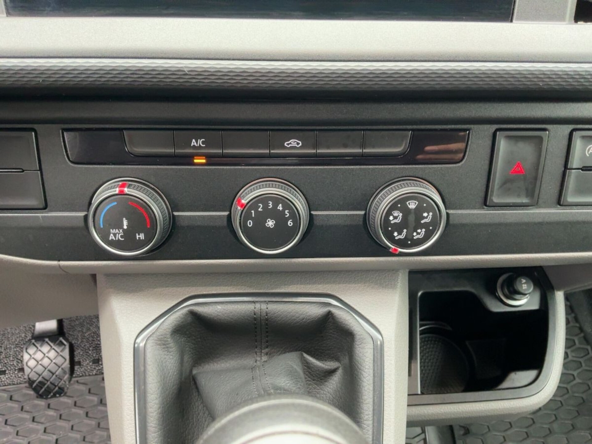 Volkswagen T6.1 Transporter Kasten langer Radstand