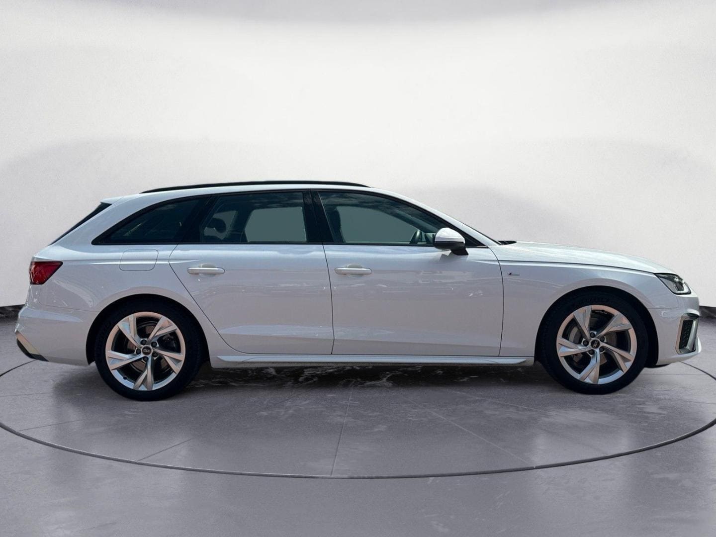 Bild über Audi A4 Avant S line 40 TFSI S tronic - für weitere Informationen kontaktieren Sie den Audi Partner