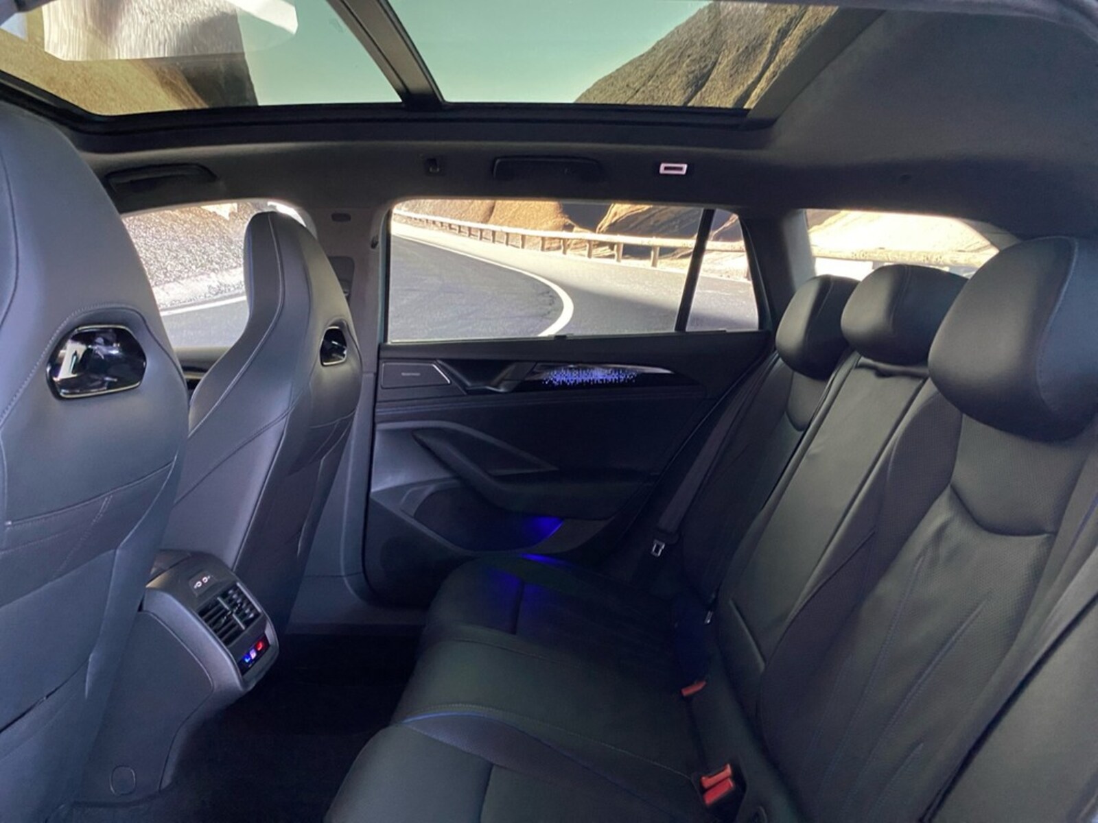 Volkswagen Passat – Bild 23