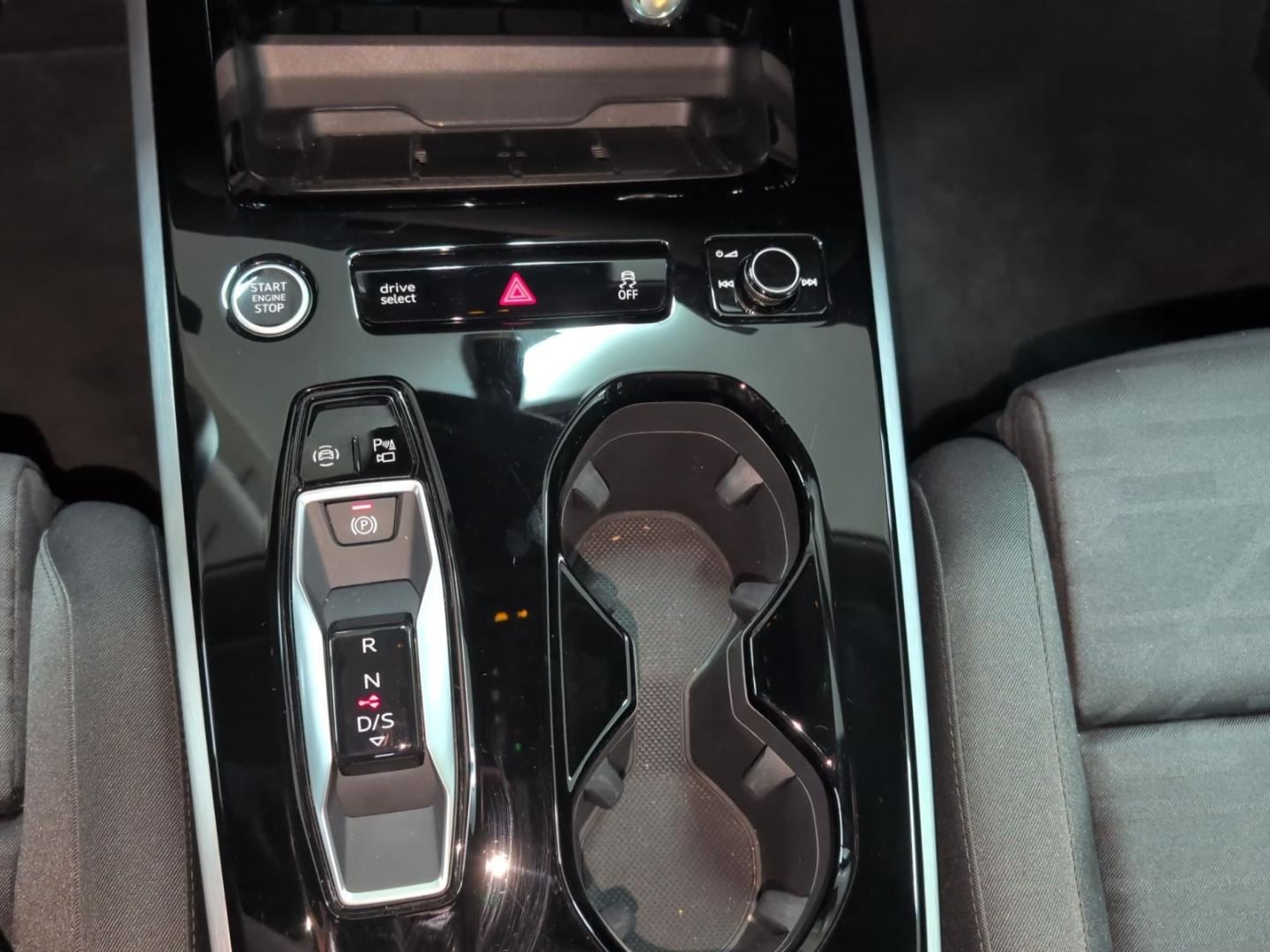 Bild über Audi A6 Limousine TDI 150 kW S tronic - für weitere Informationen kontaktieren Sie den Audi Partner