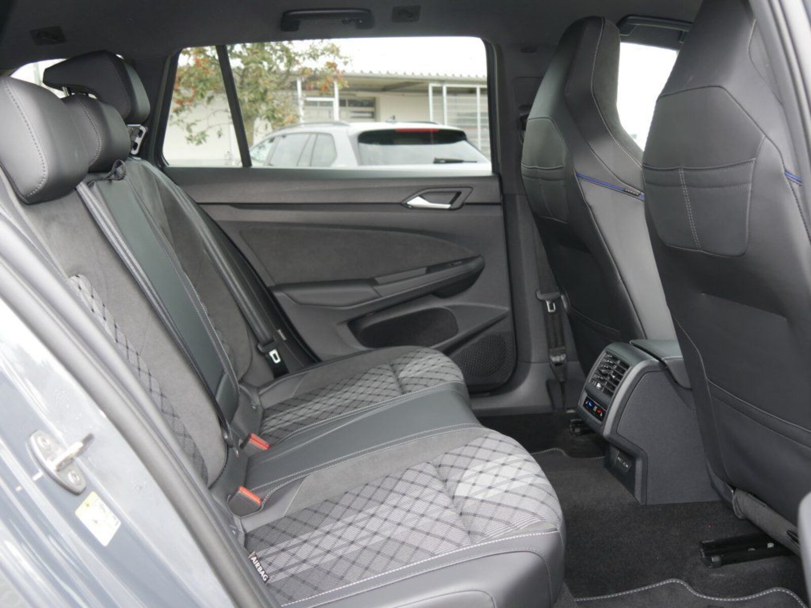 Volkswagen Golf Variant – Bild 6