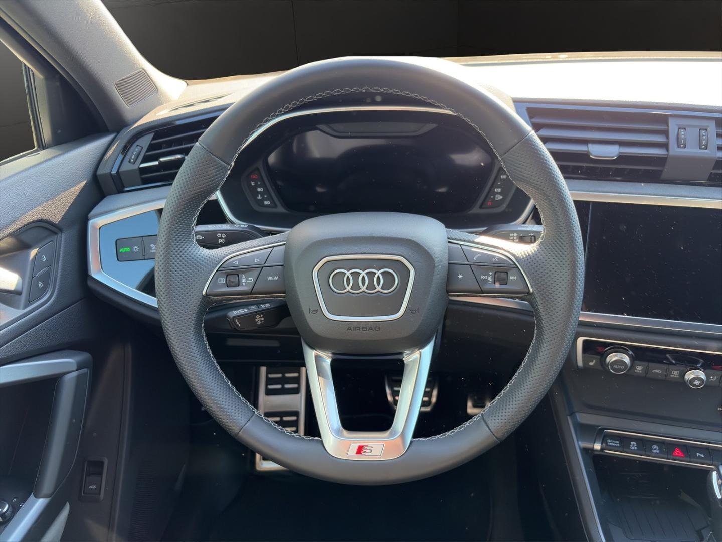 Bild über Audi Q3 Sportback S line 40 TDI quattro S tronic - für weitere Informationen kontaktieren Sie den Audi Partner