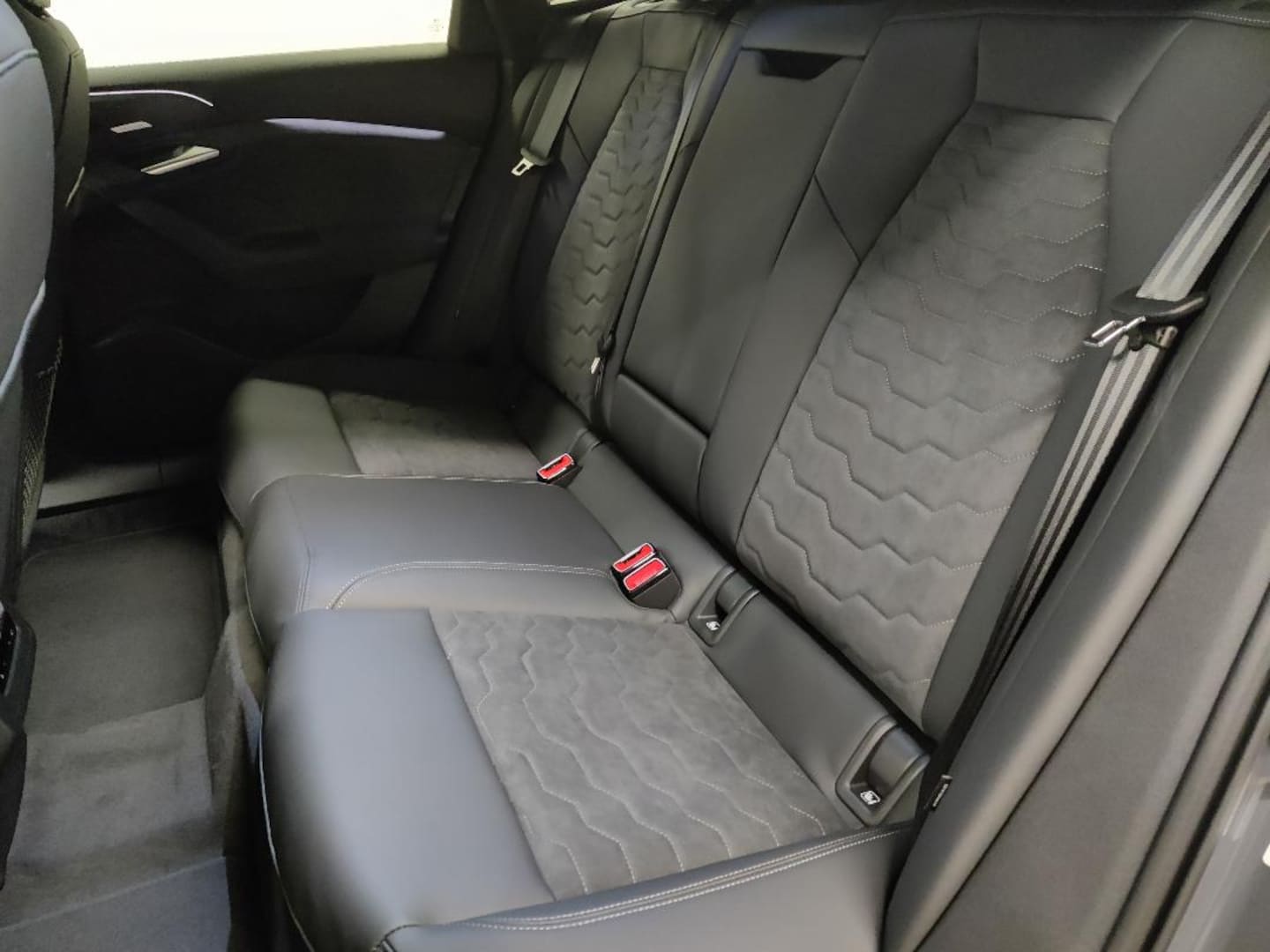 Bild über Audi A6 Avant e-tron S line business e-tron quattro 315 kW - für weitere Informationen kontaktieren Sie den Audi Partner