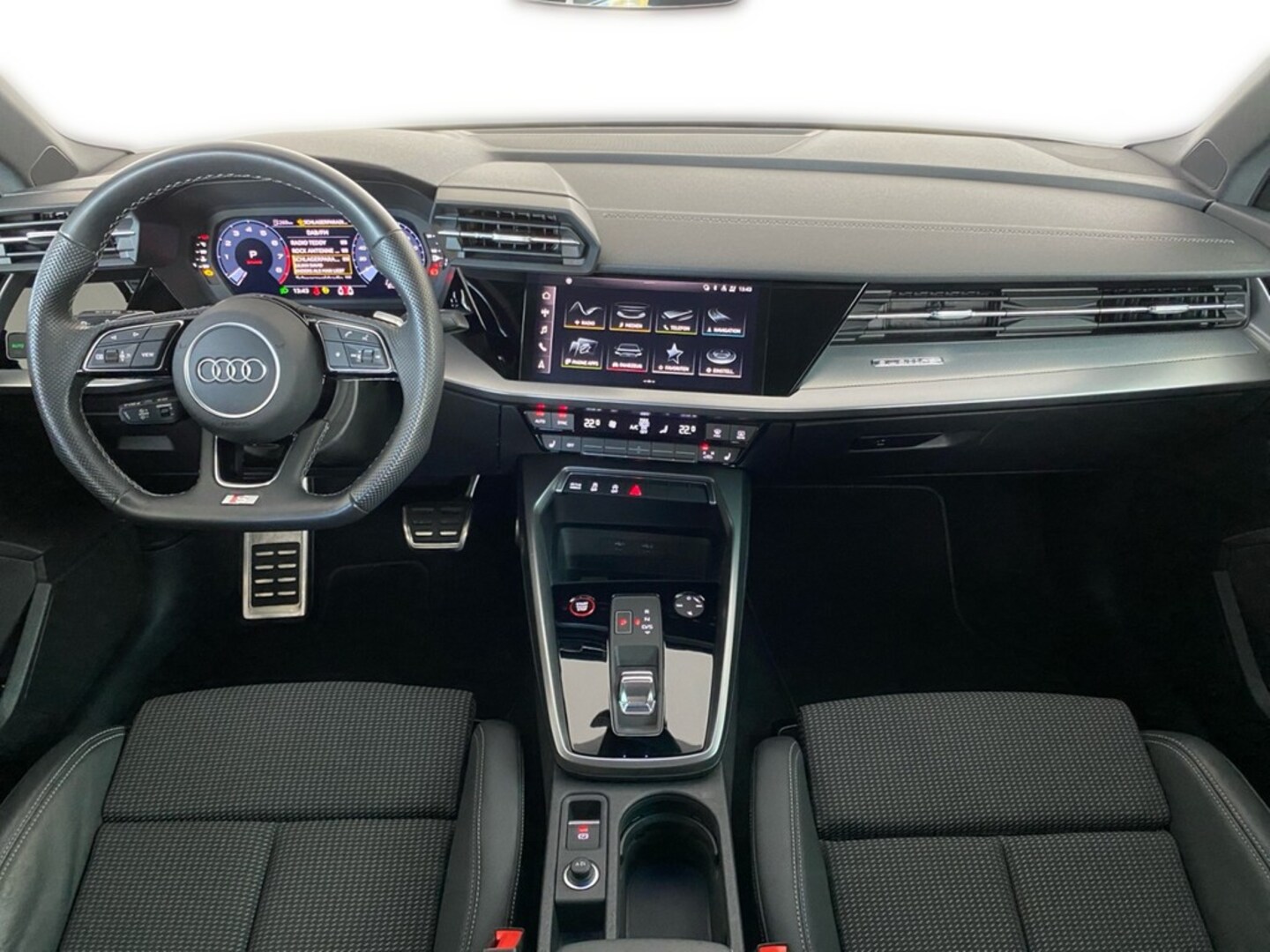 Bild über Audi S3 Limousine TFSI quattro S tronic - für weitere Informationen kontaktieren Sie den Audi Partner
