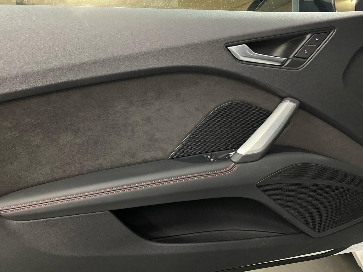 Bild über Audi TT Roadster 40 TFSI S tronic - für weitere Informationen kontaktieren Sie den Audi Partner