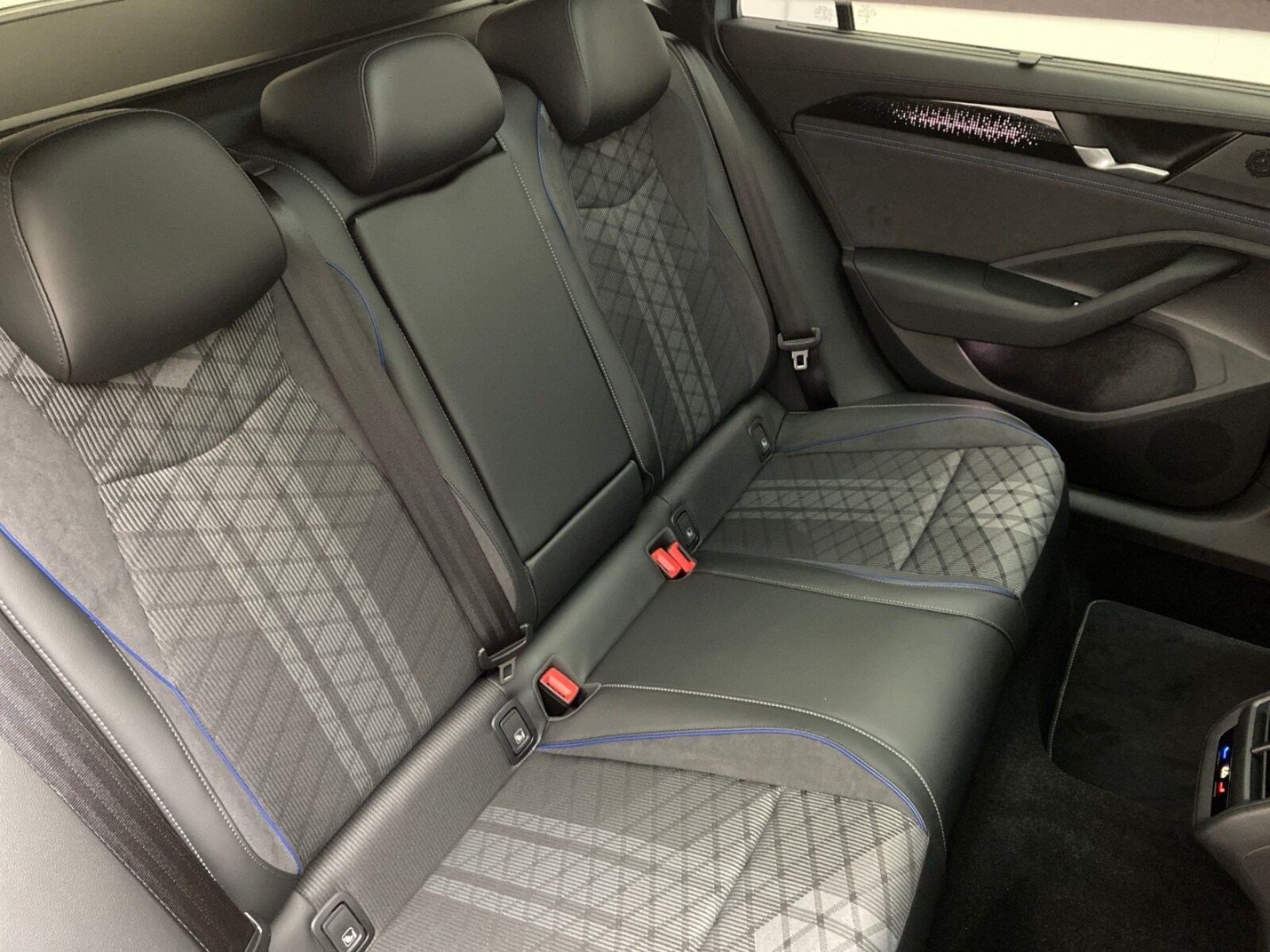 Volkswagen Passat – Bild 11