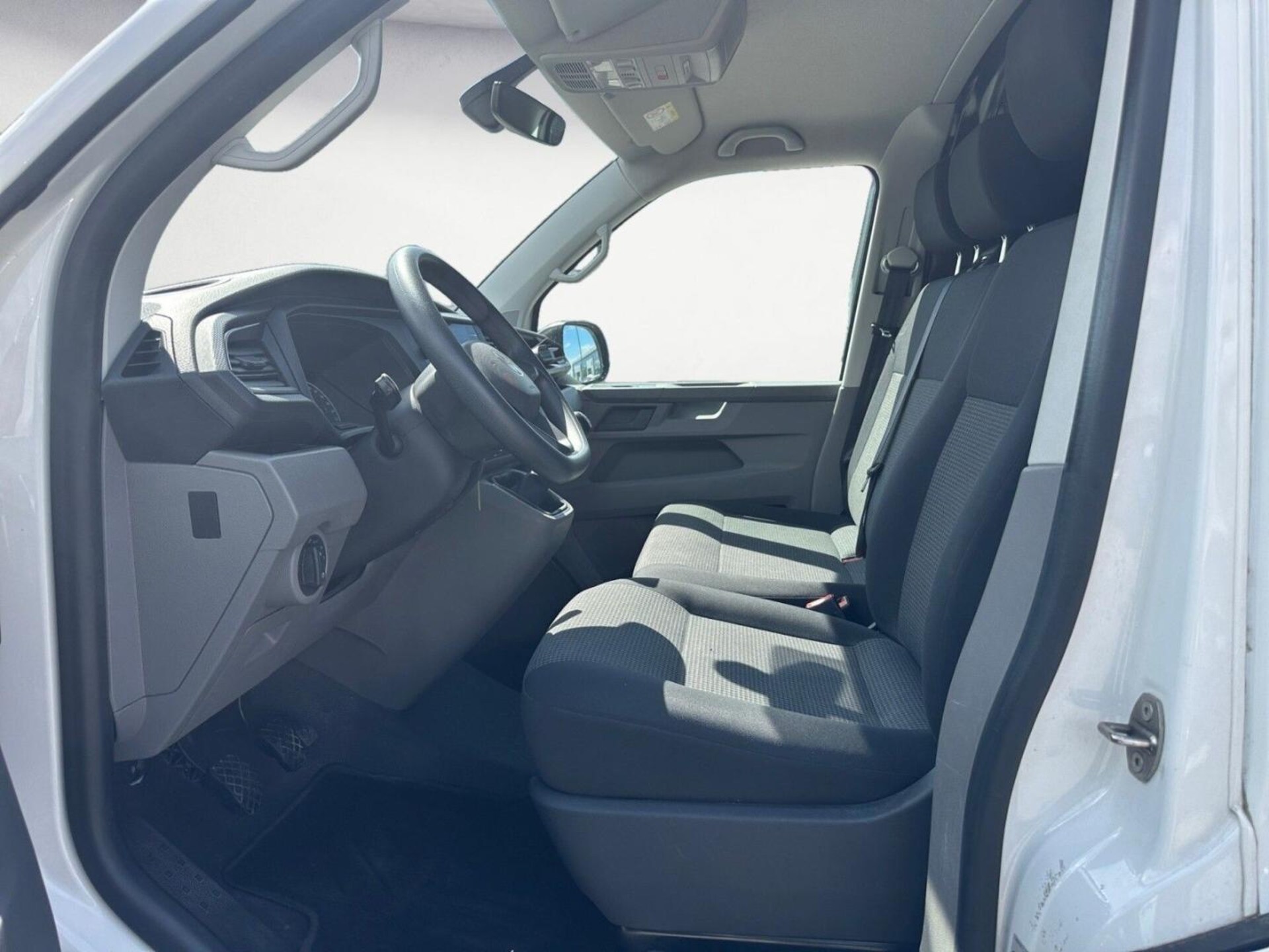 Volkswagen T6.1 Transporter Kasten langer Radstand
