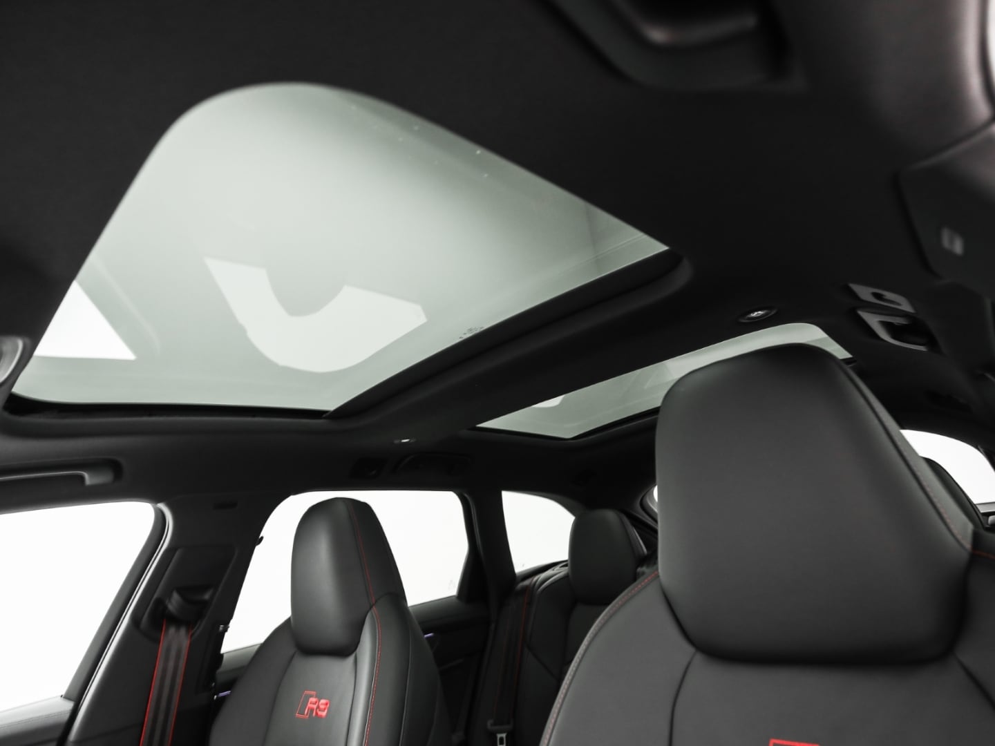 Bild über Audi RS 6 Avant performance quattro tiptronic - für weitere Informationen kontaktieren Sie den Audi Partner