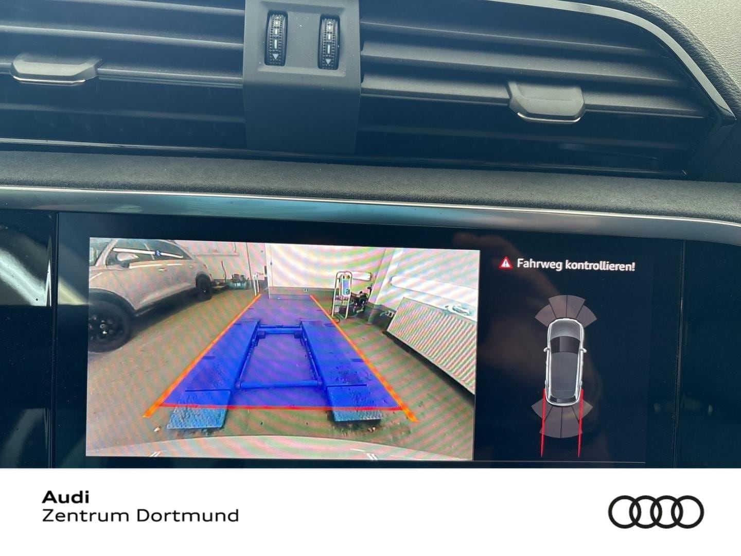 Bild über Audi Q3 TFSI quattro 180 kW S tronic - für weitere Informationen kontaktieren Sie den Audi Partner