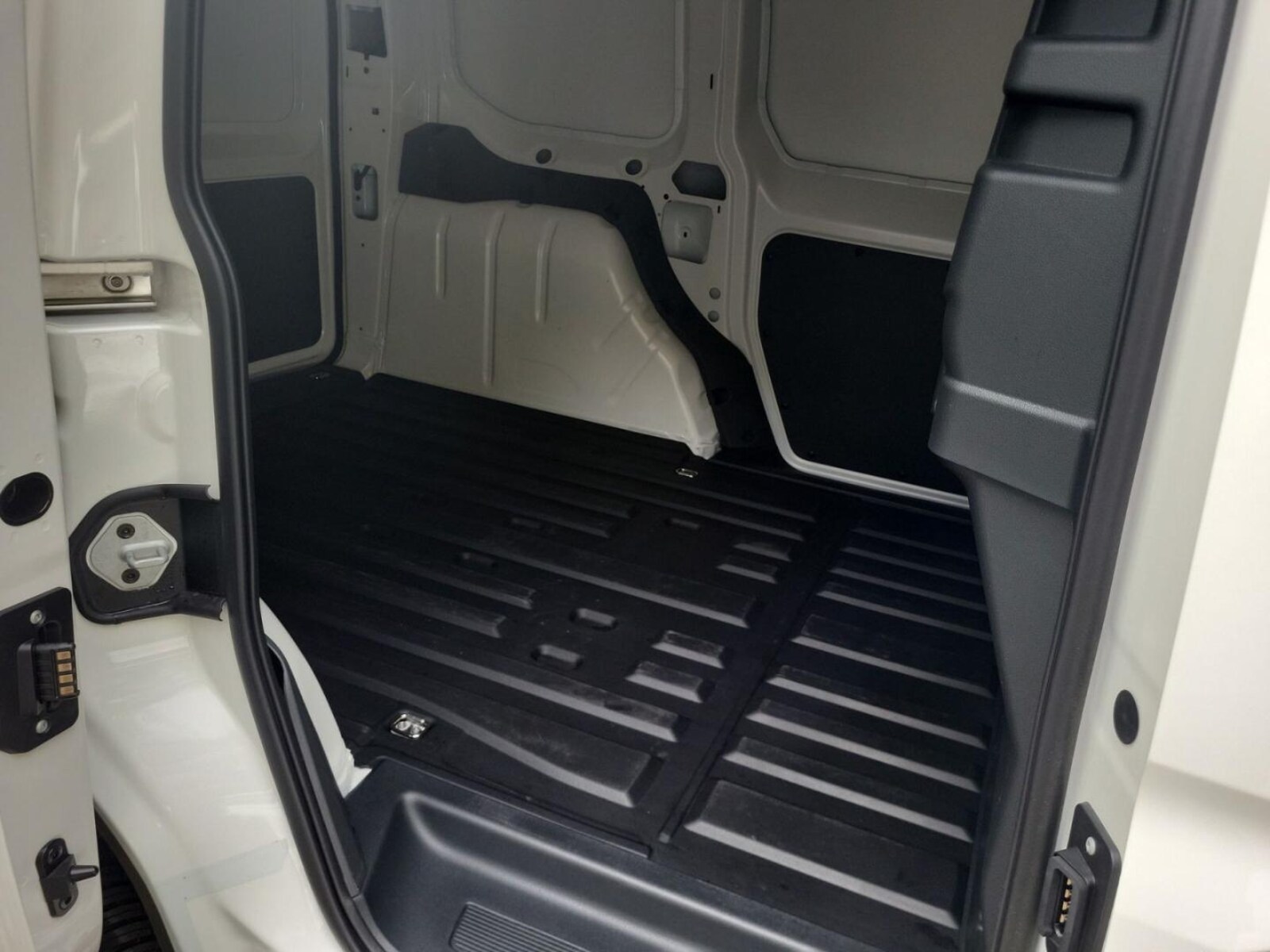 Volkswagen Caddy Cargo – Bild 11