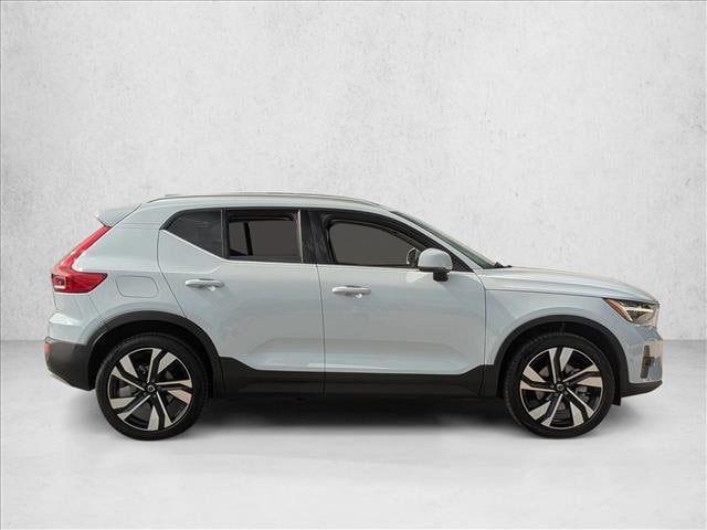 2025 Volvo XC40