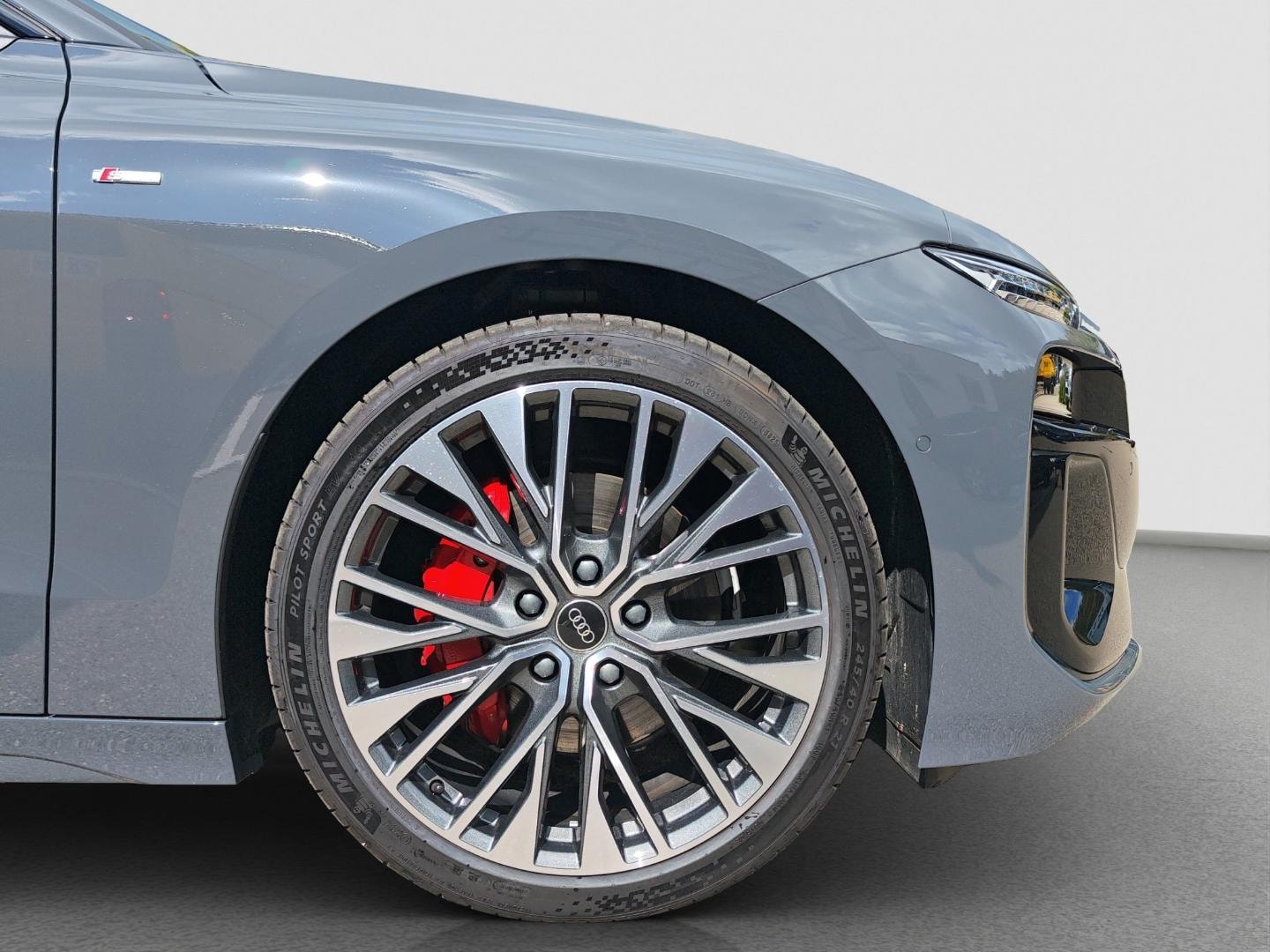 Bild über Audi A6 Avant e-tron e-tron quattro - für weitere Informationen kontaktieren Sie den Audi Partner