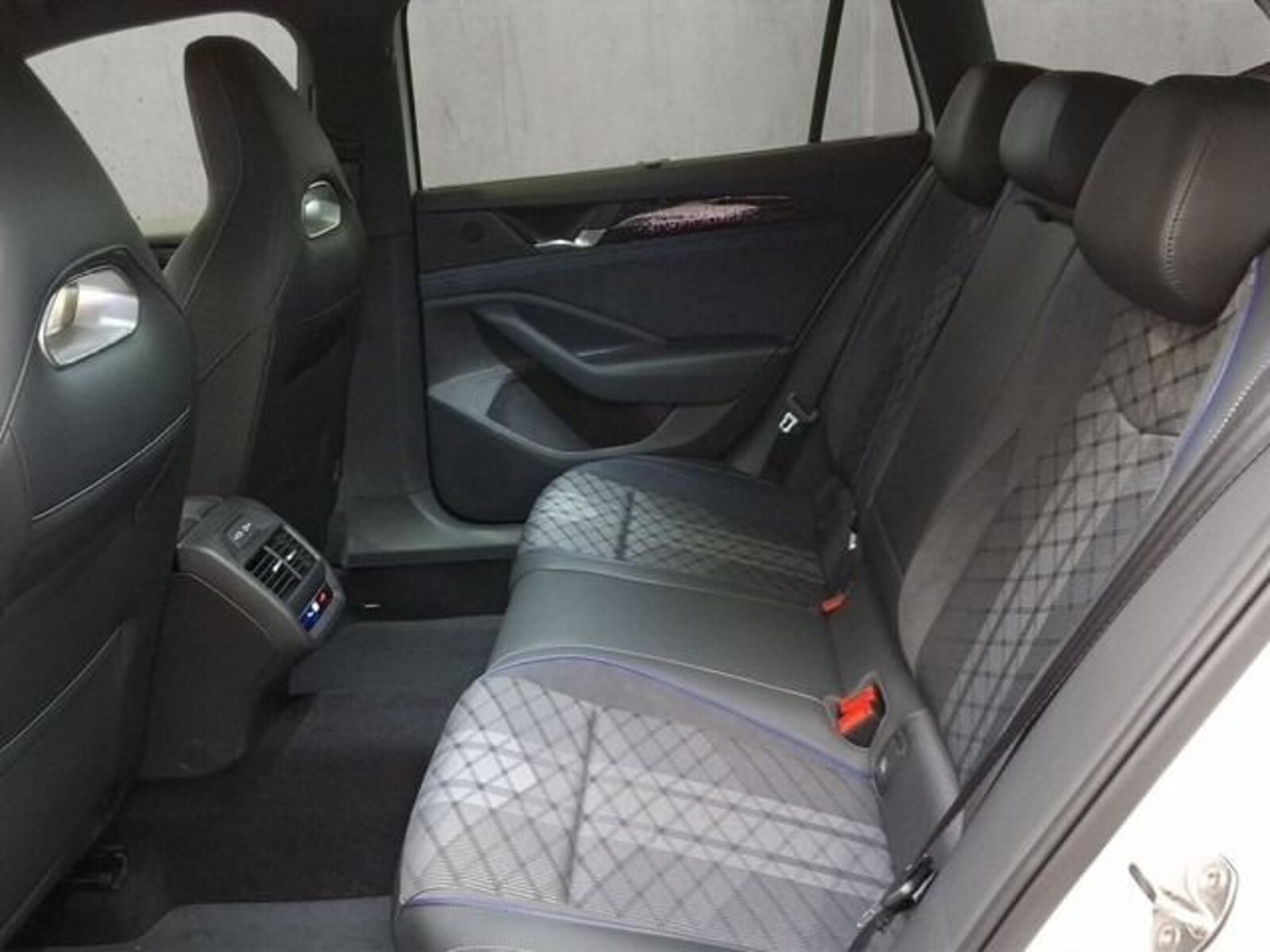 Volkswagen Passat – Bild 13