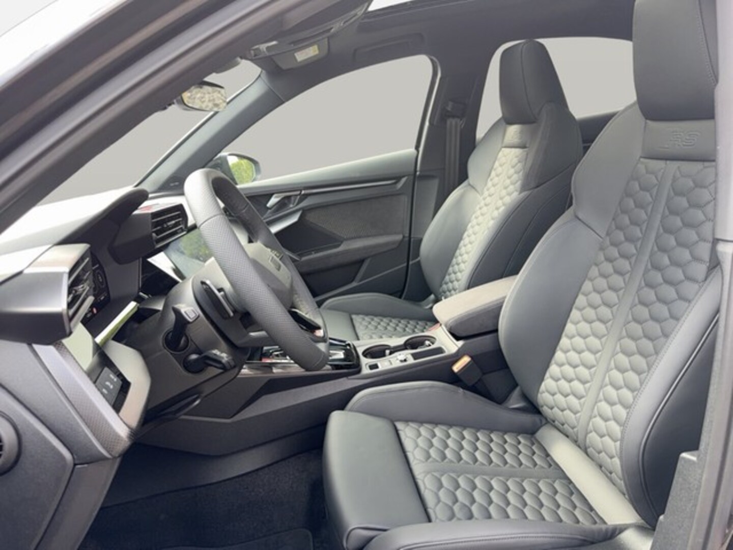 Bild über Audi RS 3 Limousine RS 3 Limousine 294 kW S tronic - für weitere Informationen kontaktieren Sie den Audi Partner