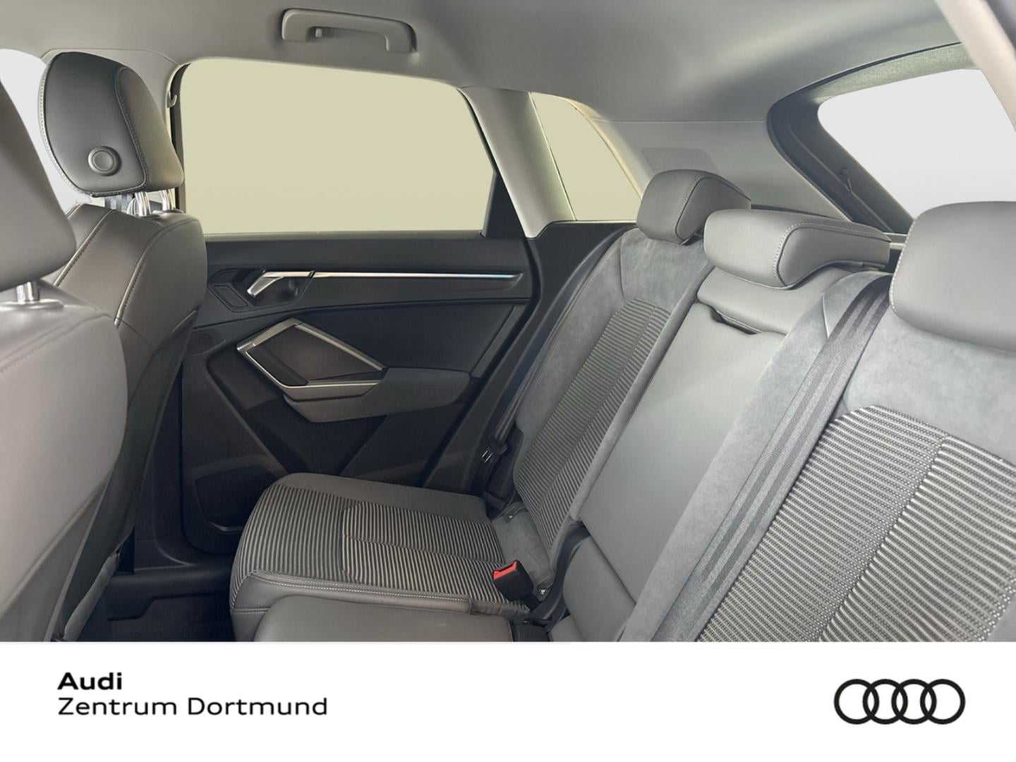Bild über Audi Q3 TFSI quattro 180 kW S tronic - für weitere Informationen kontaktieren Sie den Audi Partner