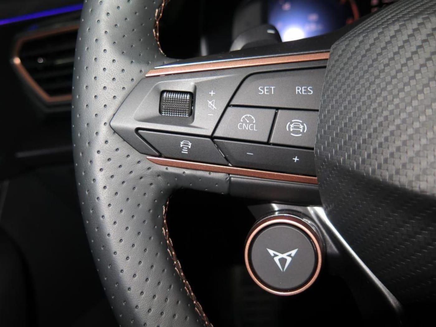 CUPRA Formentor 1.5 TSI e-Hybrid DSG 150 kW (204 CV) — photo 9
