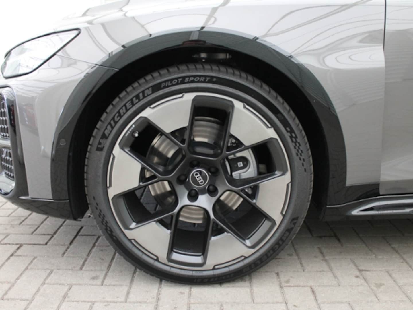 Bild über Audi A6 allroad TDI quattro 220 kW S tronic - für weitere Informationen kontaktieren Sie den Audi Partner