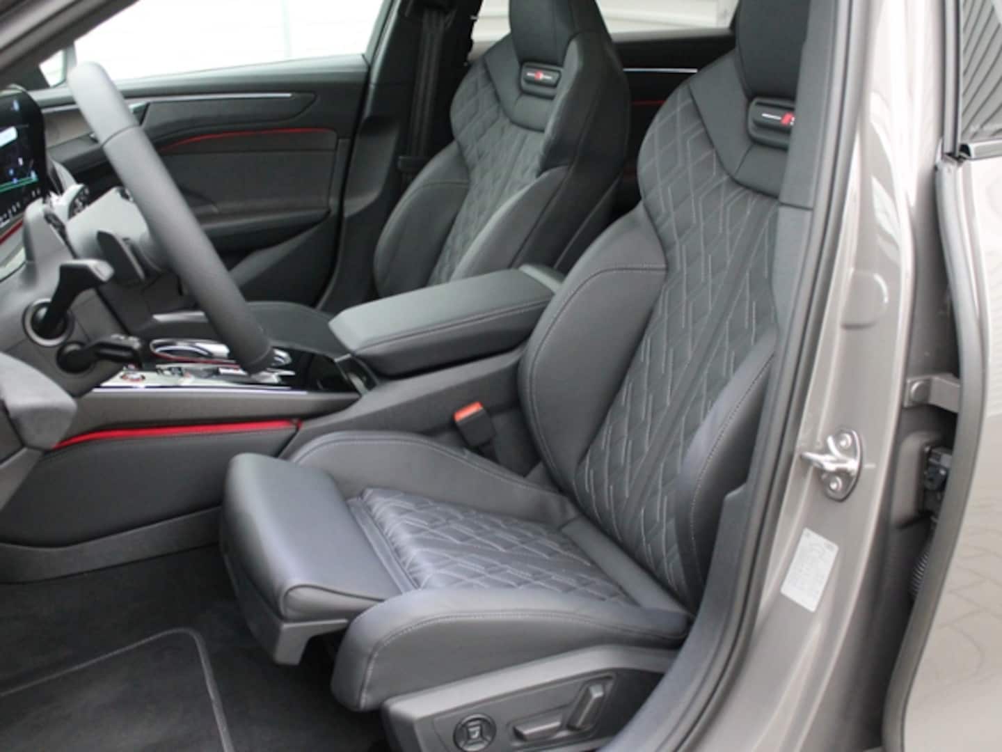 Bild über Audi A6 allroad TDI quattro 220 kW S tronic - für weitere Informationen kontaktieren Sie den Audi Partner