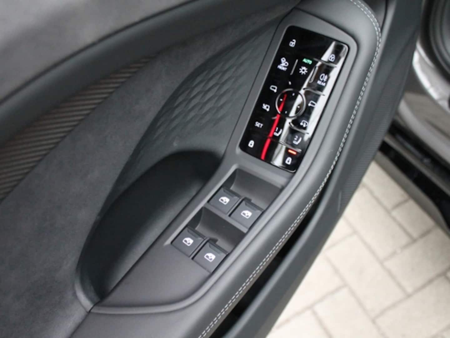 Bild über Audi A6 allroad TDI quattro 220 kW S tronic - für weitere Informationen kontaktieren Sie den Audi Partner