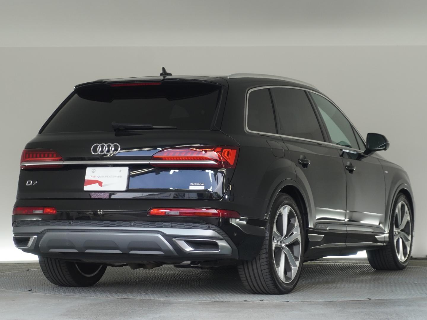 Audi Q7 55 TFSI quattro S line 250(340) kW(PS) tiptronic for more details contact your dealer