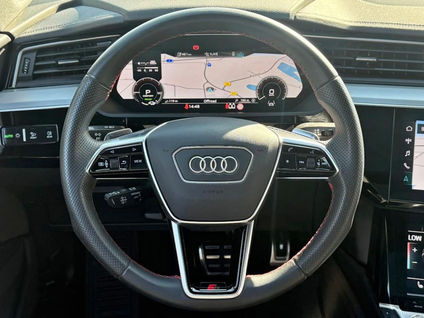 Bild über Audi Q8 e-tron S line 55 e-tron quattro - für weitere Informationen kontaktieren Sie den Audi Partner