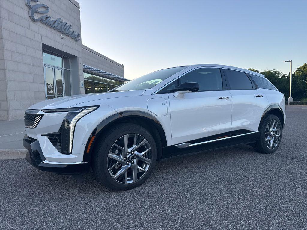2025 Cadillac Optiq Luxury 2 AWD's photo
