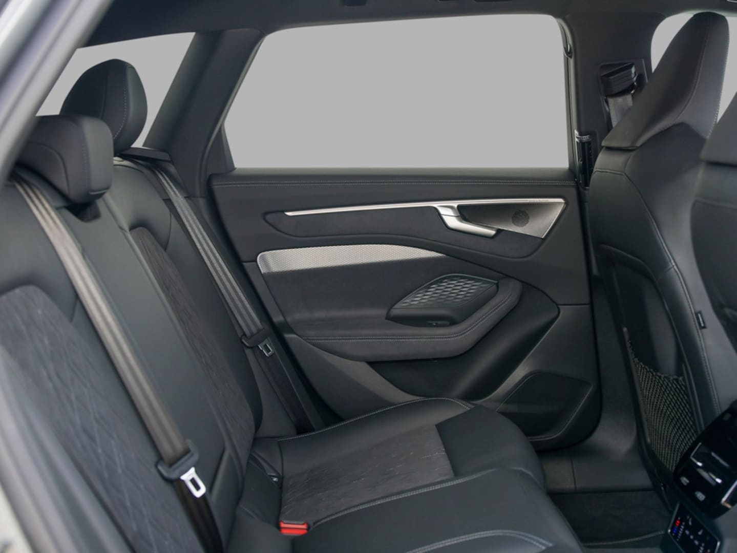 Bild über Audi A6 Avant e-hybrid e-hybrid quattro 270 kW S tronic - für weitere Informationen kontaktieren Sie den Audi Partner