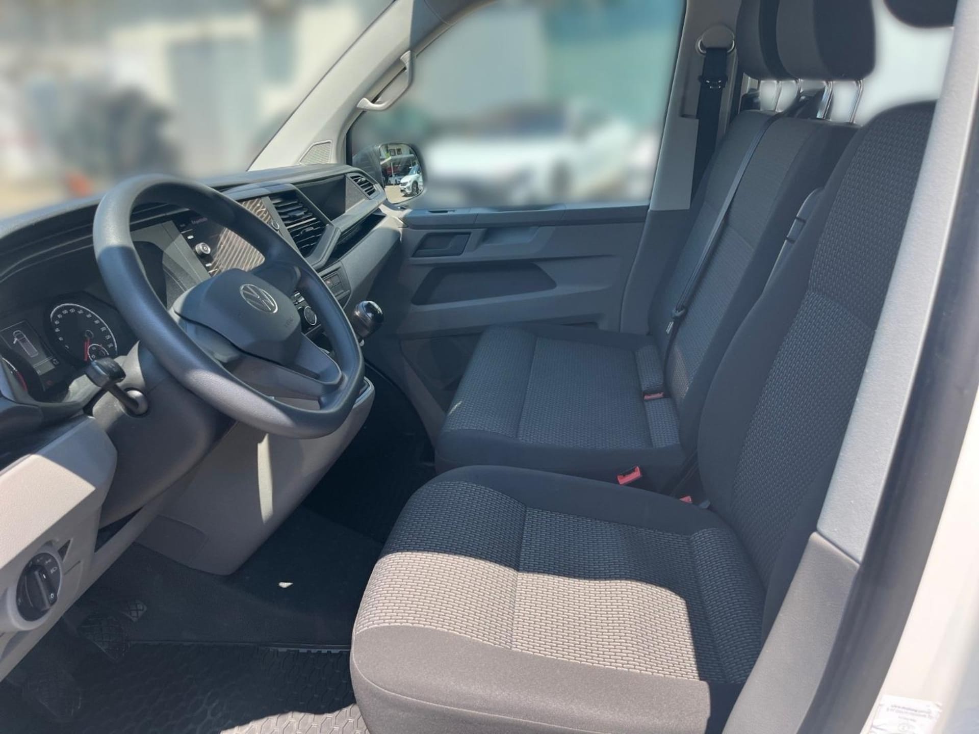 Volkswagen T6.1 Transporter Kombi langer Radstand