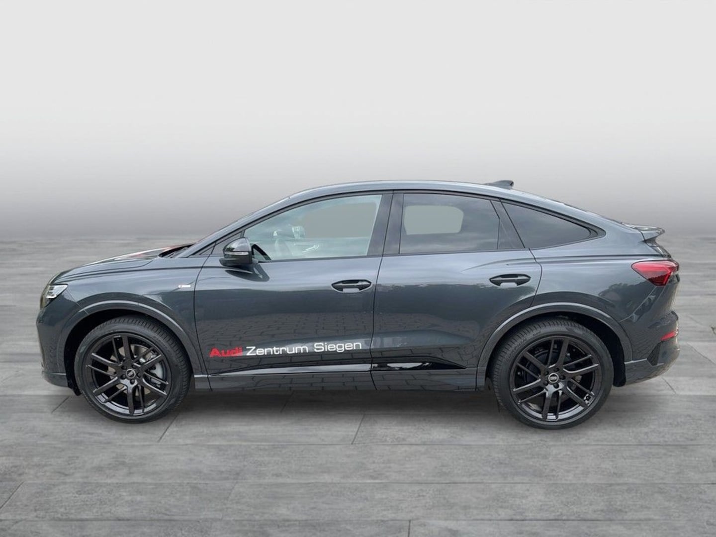 Bild über Audi Q4 Sportback e-tron e-tron quattro 220 kW - für weitere Informationen kontaktieren Sie den Audi Partner