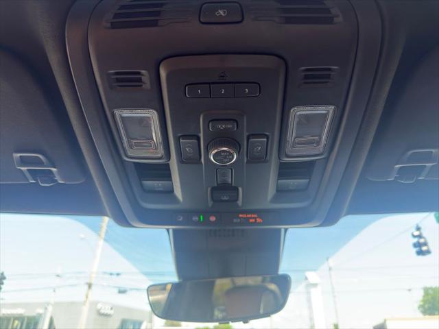 2024 GMC Yukon Denali Ultimate - Photo 29