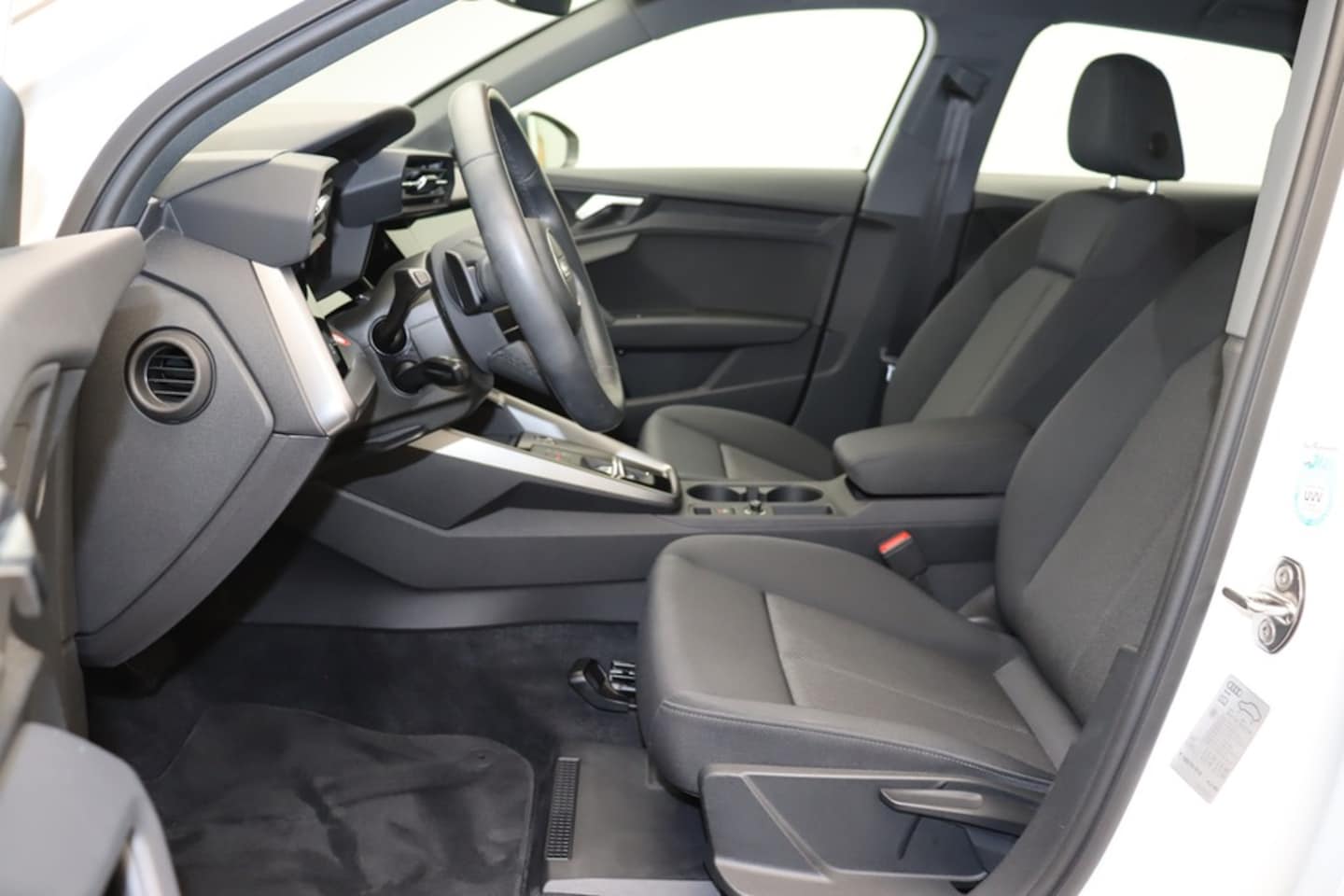 Bild über Audi A3 Sportback S line 30 TFSI S tronic - für weitere Informationen kontaktieren Sie den Audi Partner