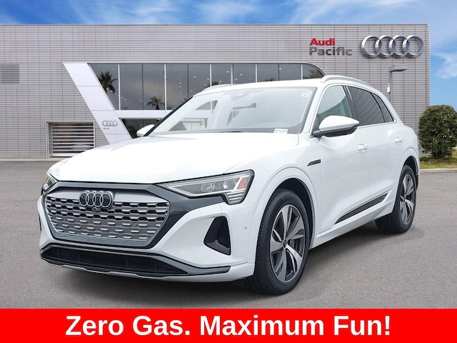 Photo of 2024 Audi Q8 e-tron 
