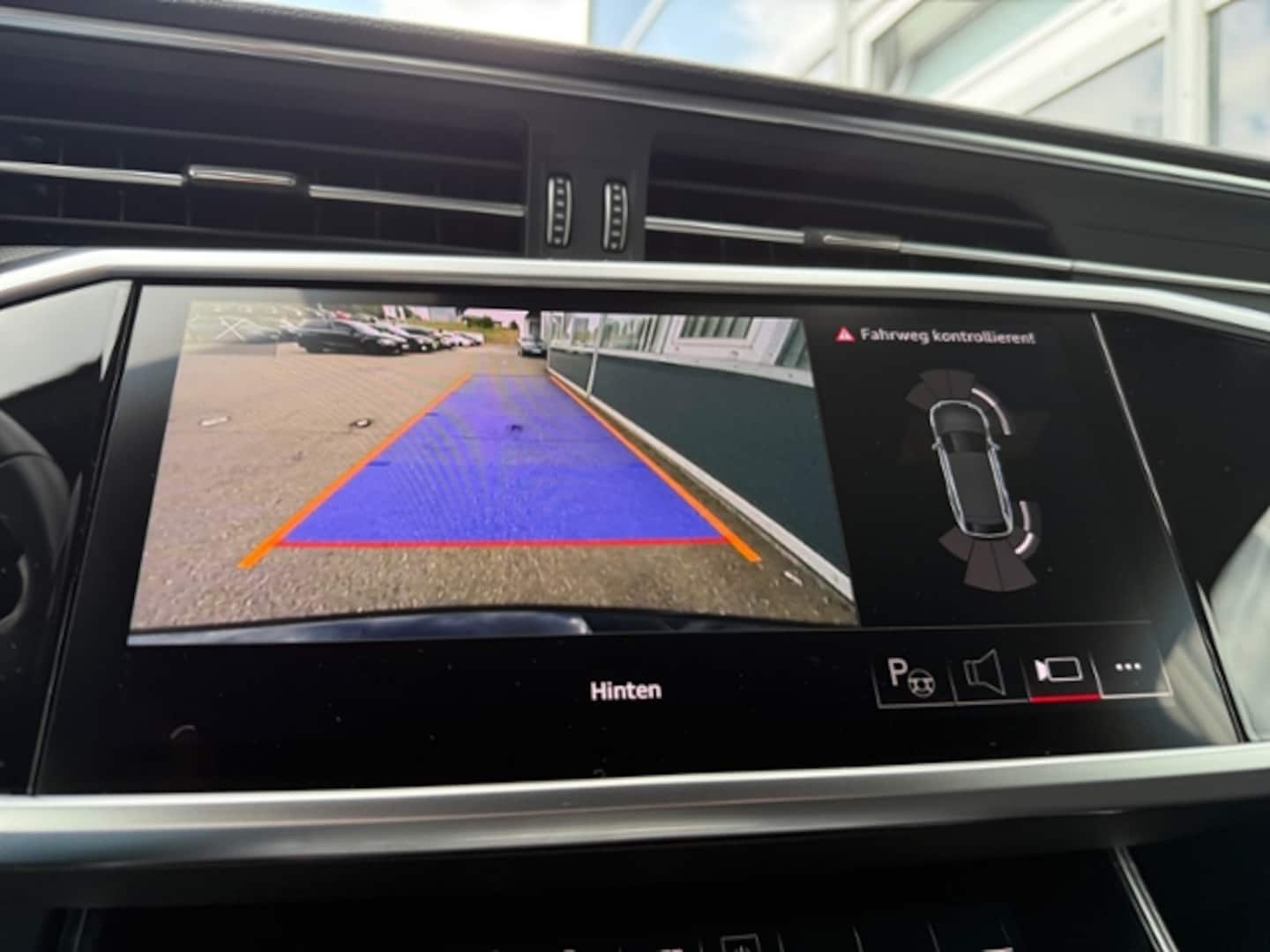 Bild über Audi A6 Avant sport 45 TFSI quattro S tronic - für weitere Informationen kontaktieren Sie den Audi Partner