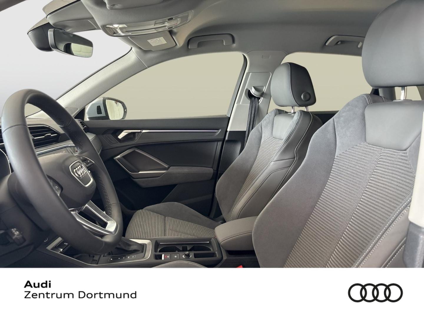 Bild über Audi Q3 TFSI quattro 180 kW S tronic - für weitere Informationen kontaktieren Sie den Audi Partner