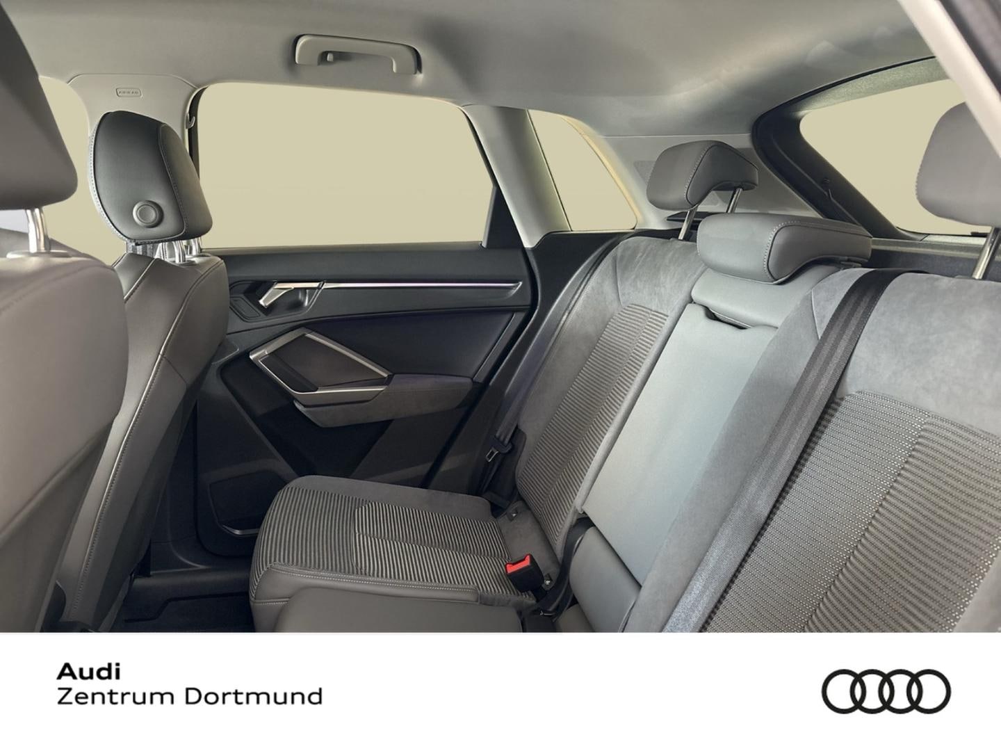 Bild über Audi Q3 TFSI quattro 180 kW S tronic - für weitere Informationen kontaktieren Sie den Audi Partner