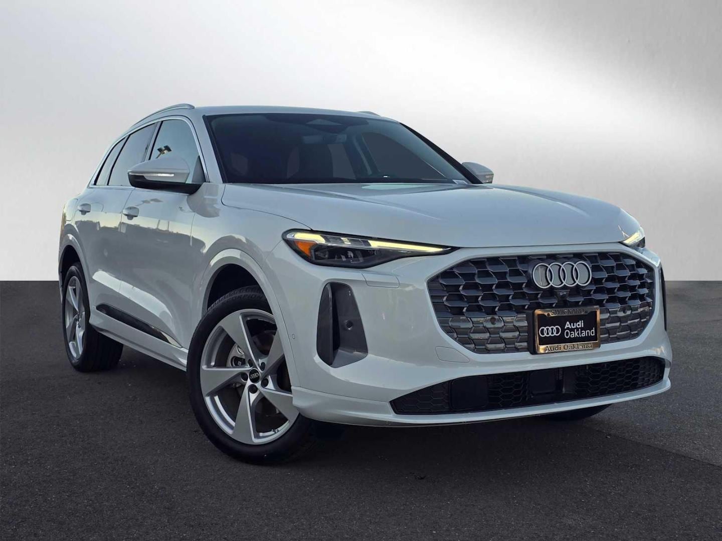 2025 Audi Q5 40 Premium Plus's photo
