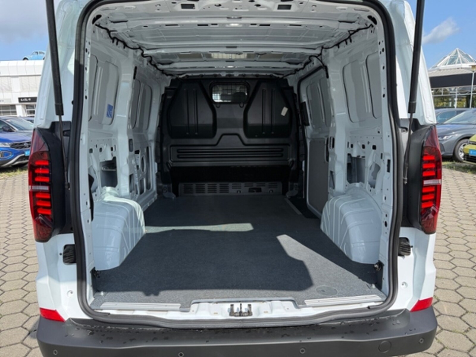 Volkswagen Transporter Kasten kurzer Radstand – Bild 8