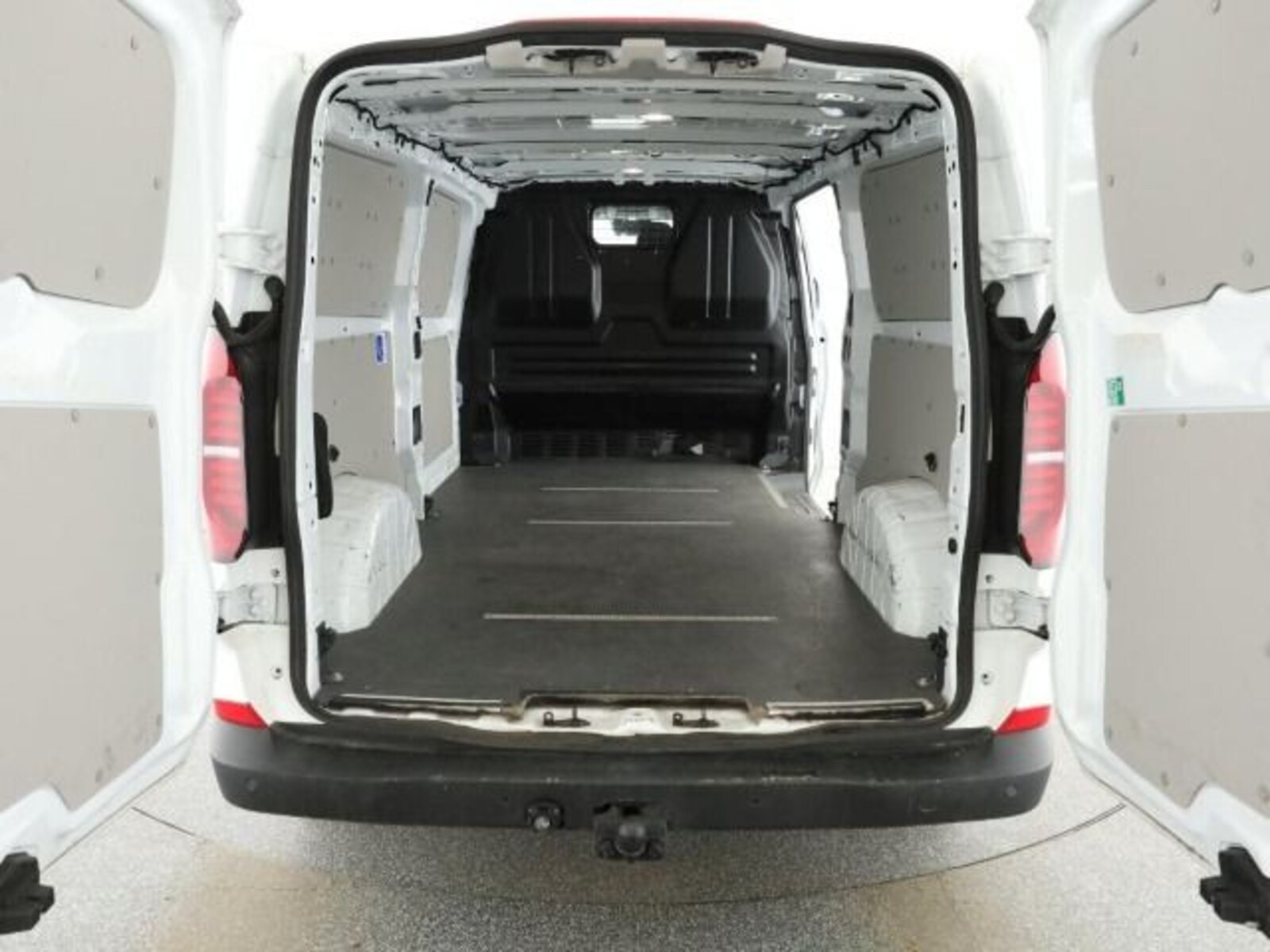Volkswagen Transporter Kasten langer Radstand – Bild 9