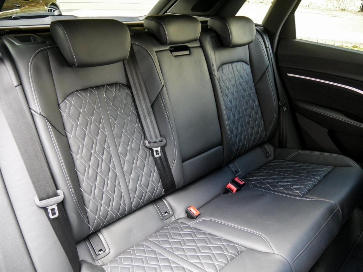 Bild über Audi Q8 e-tron S line 50 e-tron quattro - für weitere Informationen kontaktieren Sie den Audi Partner