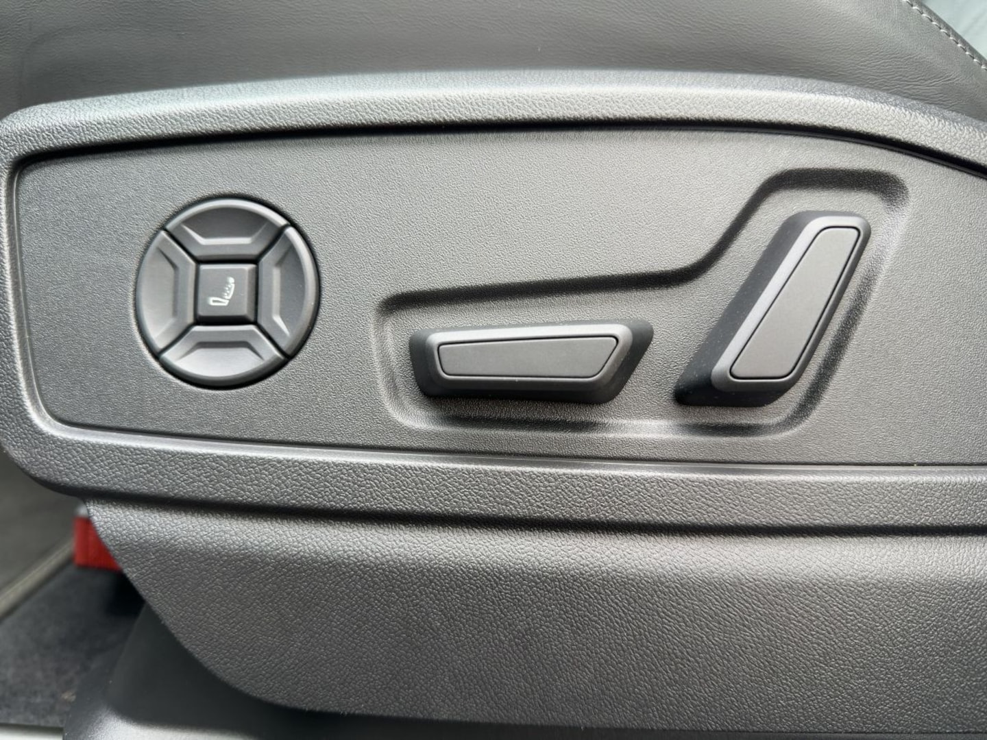 Bild über Audi SQ5 SUV edition one mit Akzenten mythosschwarz TFSI 270 kW S tronic - für weitere Informationen kontaktieren Sie den Audi Partner