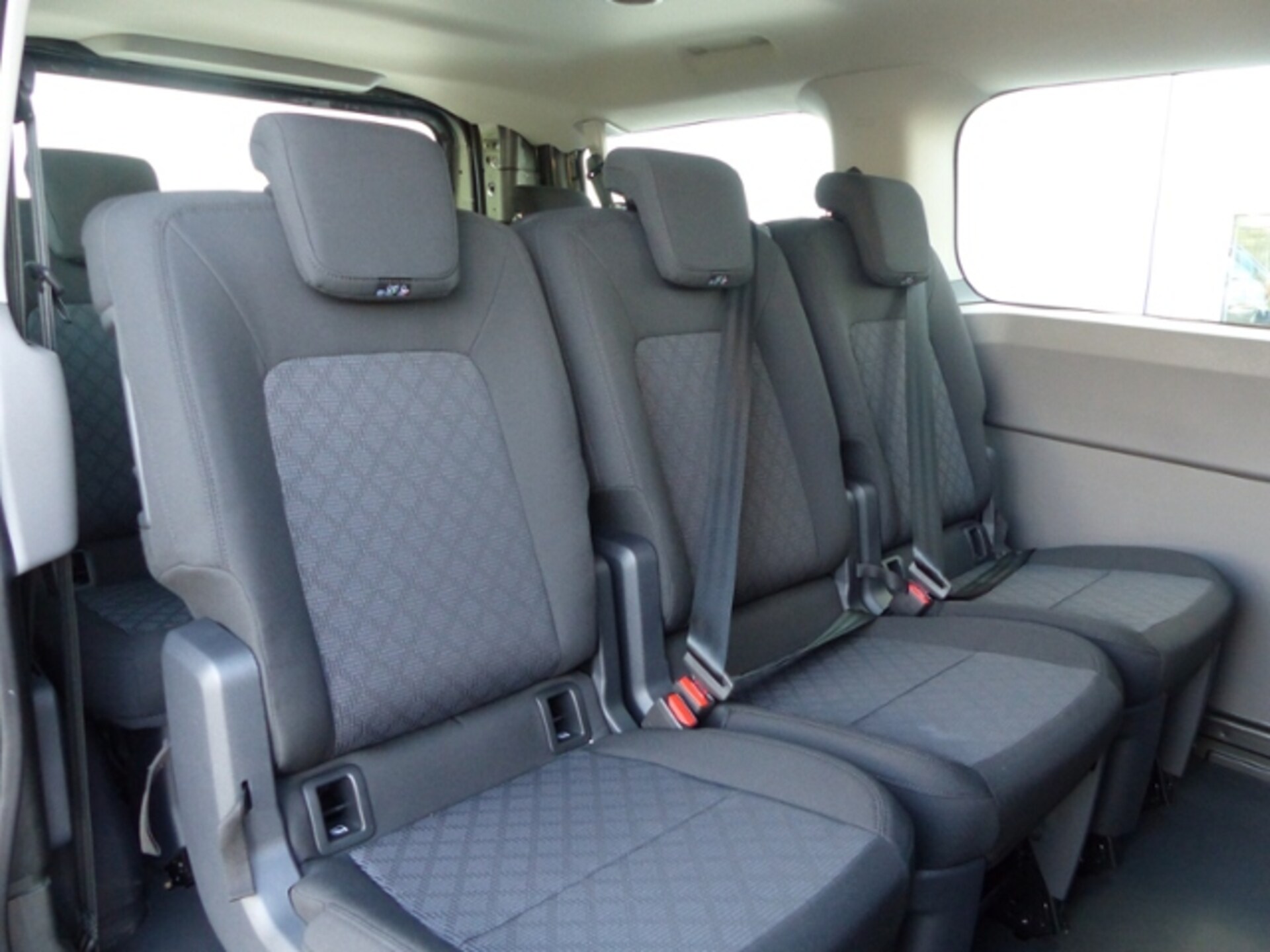 Volkswagen Transporter Kombi kurzer Radstand