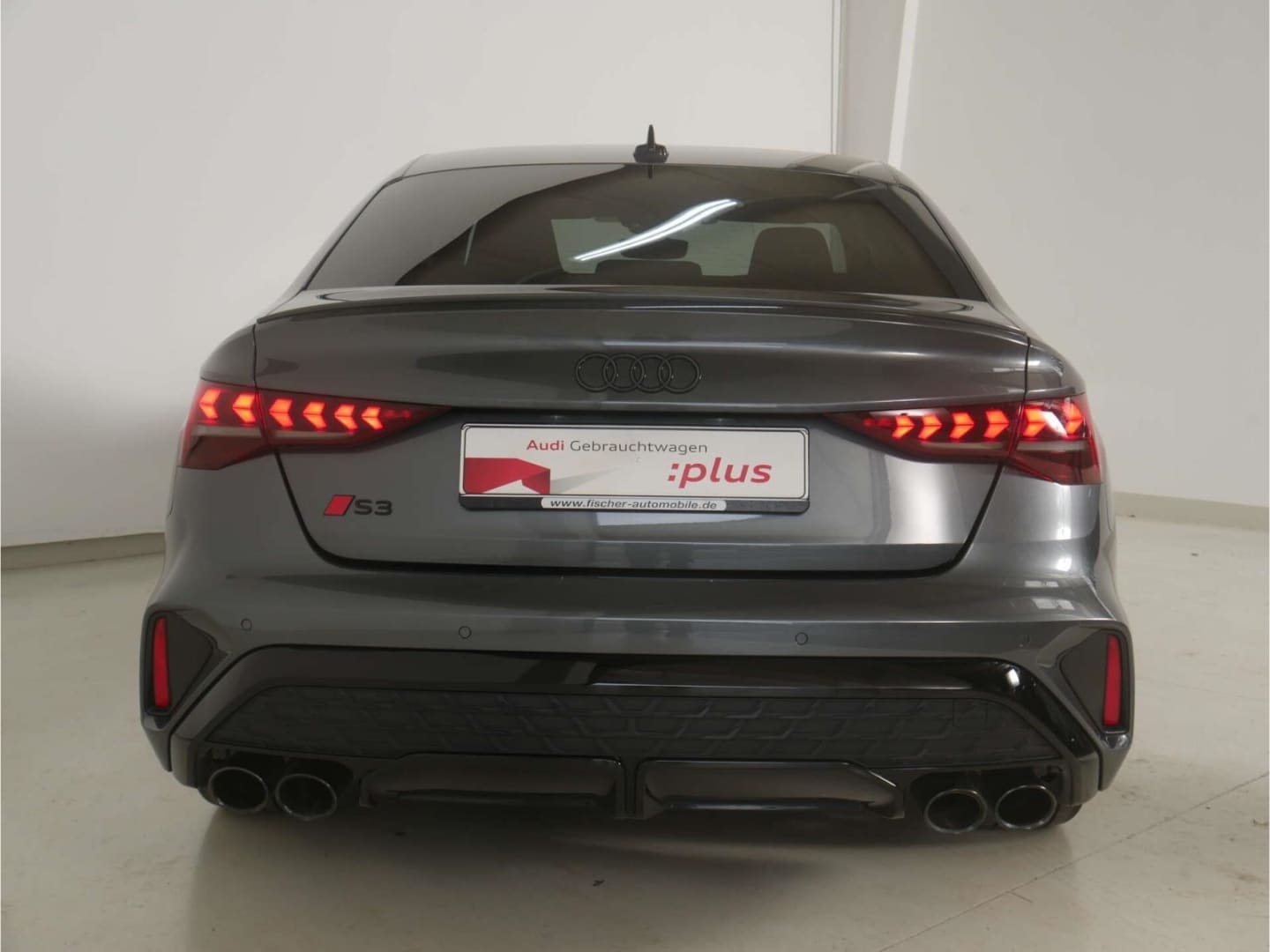 Bild über Audi S3 Limousine TFSI quattro S tronic - für weitere Informationen kontaktieren Sie den Audi Partner