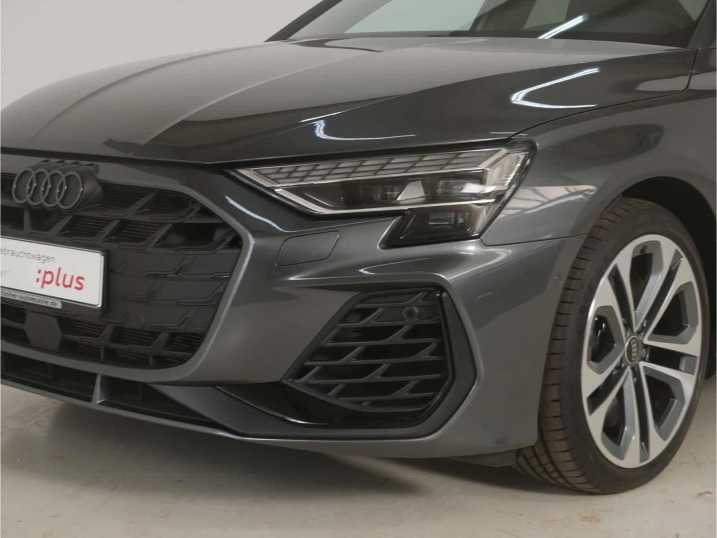 Bild über Audi S3 Limousine TFSI quattro S tronic - für weitere Informationen kontaktieren Sie den Audi Partner