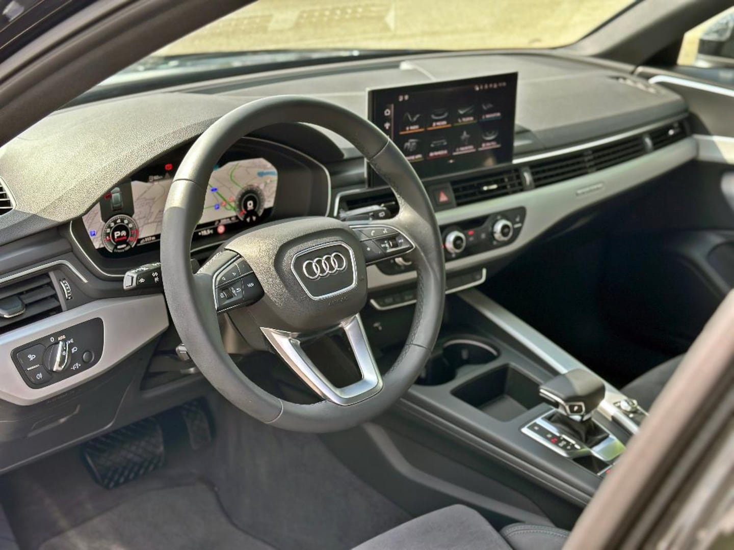 Bild über Audi A4 Avant S line 45 TFSI quattro S tronic - für weitere Informationen kontaktieren Sie den Audi Partner
