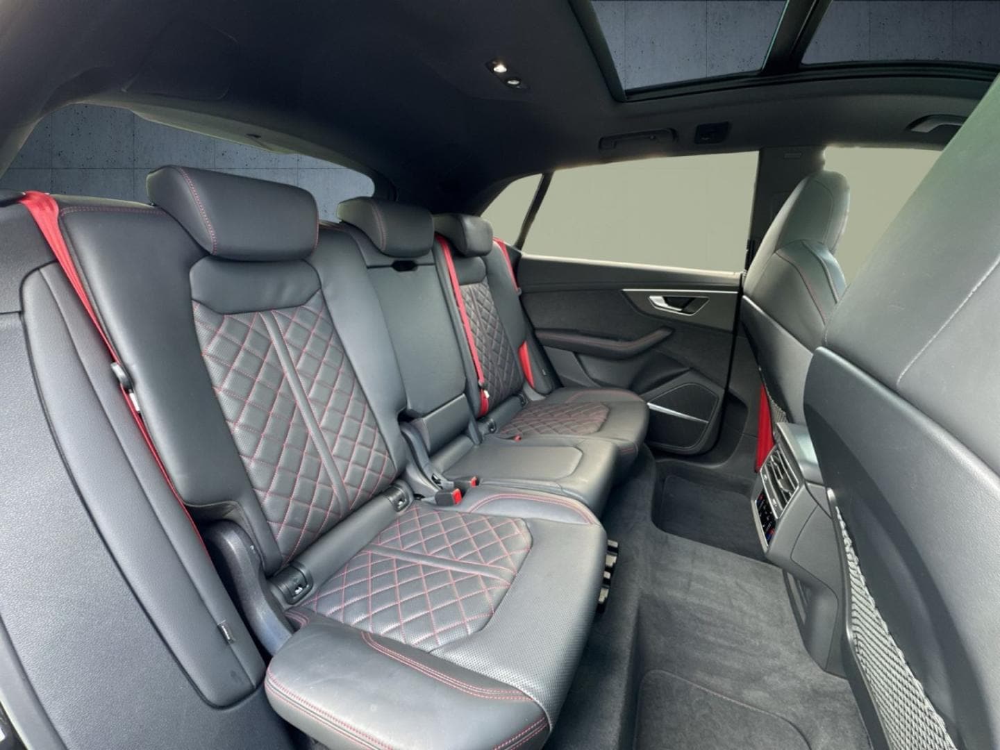 Bild über Audi SQ8 SUV TFSI quattro tiptronic - für weitere Informationen kontaktieren Sie den Audi Partner